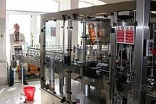 230px-Vodka_bottling_machine.jpg