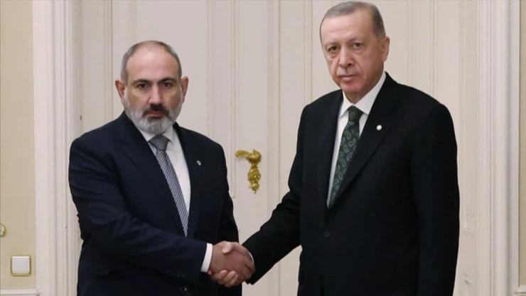 Ermenistan Başbakanı Paşinyan Türkiye'de: Tarihi Ziyaret Gündemde